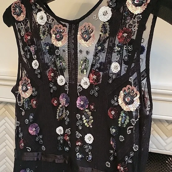 Chelsea & Violet black dress size 6 with sequined flowers - Picture 2 of 7